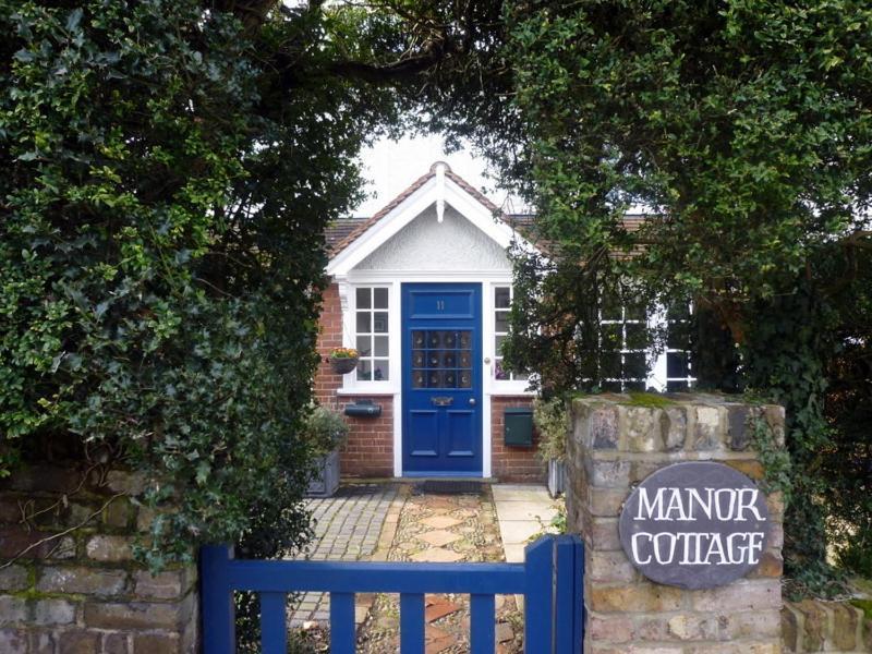 Manor Cottage Bed And Breakfast Windsor Bagian luar foto