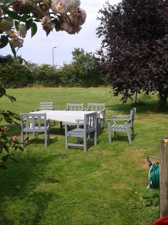 Manor Cottage Bed And Breakfast Windsor Bagian luar foto