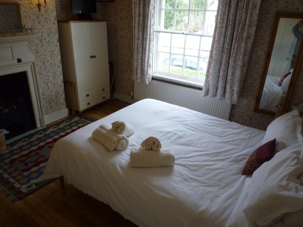Manor Cottage Bed And Breakfast Windsor Bagian luar foto