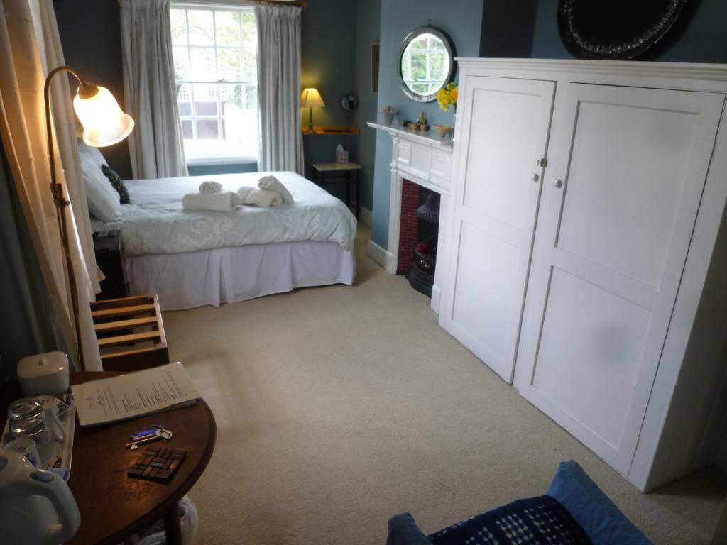 Manor Cottage Bed And Breakfast Windsor Bagian luar foto