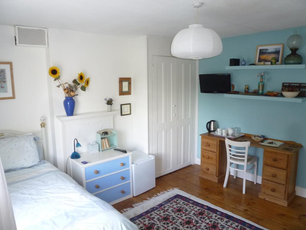 Manor Cottage Bed And Breakfast Windsor Bagian luar foto