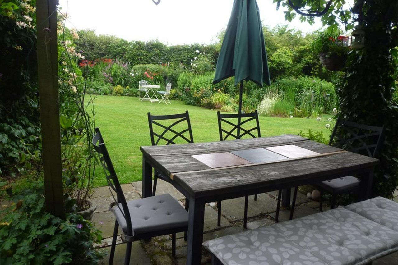 Manor Cottage Bed And Breakfast Windsor Bagian luar foto