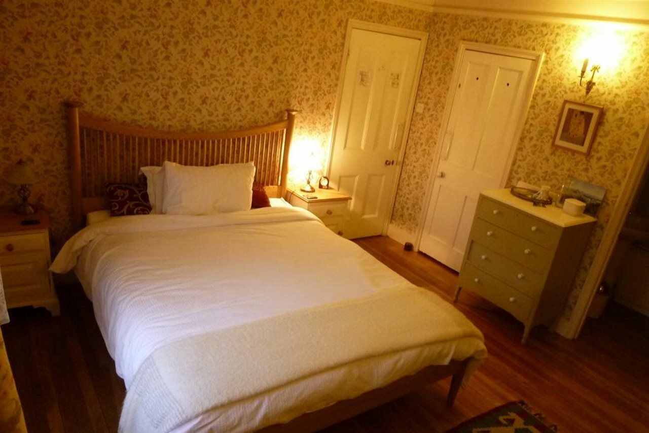Manor Cottage Bed And Breakfast Windsor Bagian luar foto
